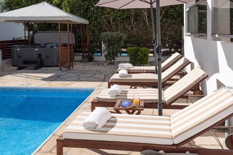 Villa Anchora- 3 Bed Villa, Private Pool, Great Location! Villa in Peyia