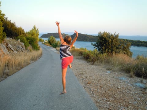 Top apartment for 4-5, south. Location, right on the sea, boat dock, bike hit! Apartment in Dubrovnik-Neretva County