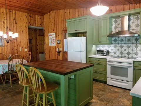 NEW DESIGNER KITCHEN (with service for eight all the gadgets!)