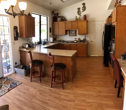 Kitchen (fully stocked)