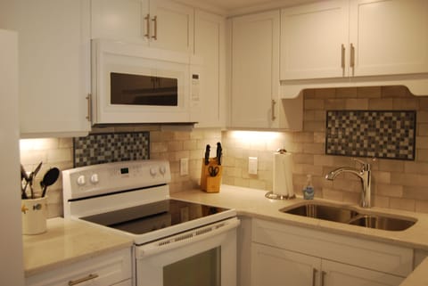 Downstairs full kitchen