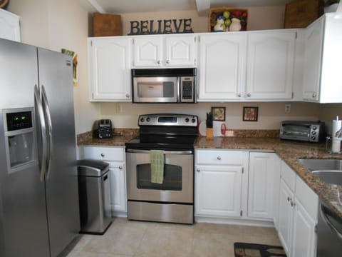Fully loaded kitchen for gourmet meals
Newer Appliances