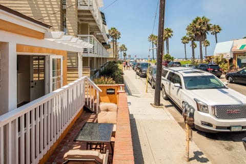 Just steps to the beach, shops and restaurants.