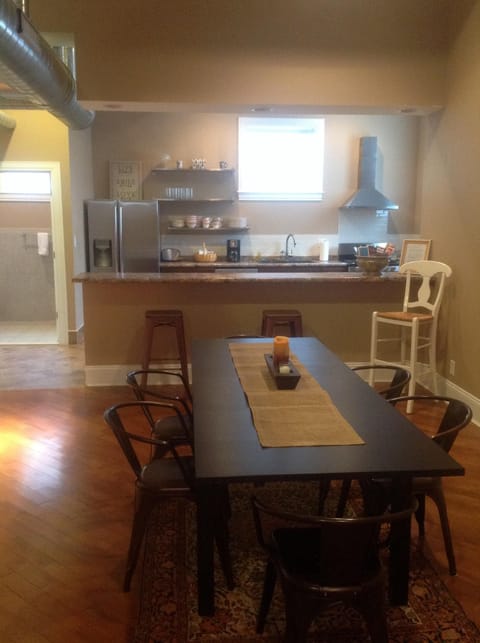 Open floor plan allows for easy access between living / dining areas and kitcen