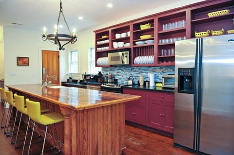 Chef's Kitchen with Island for 4