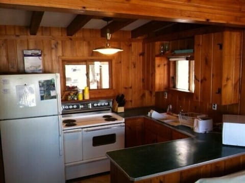 Kitchen, fully equipped.