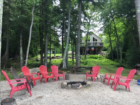 Firepit Area by Lake