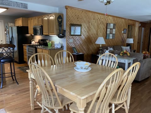 Open floor plan- kitchen/dining/living room