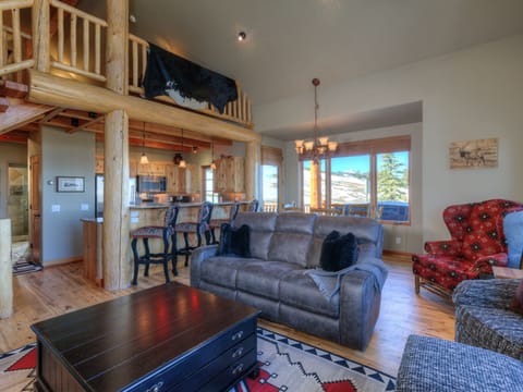 MMH 1 Gambler Way, Living, 6