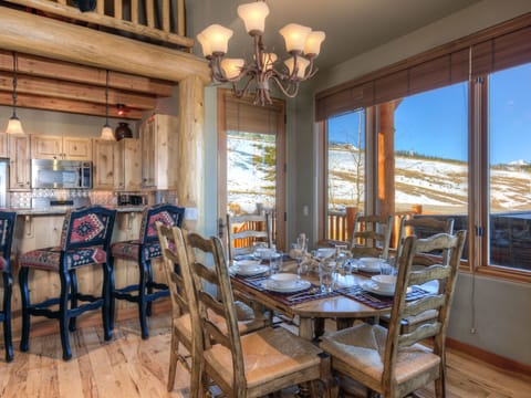 MMH 1 Gambler Way, Dining, 4