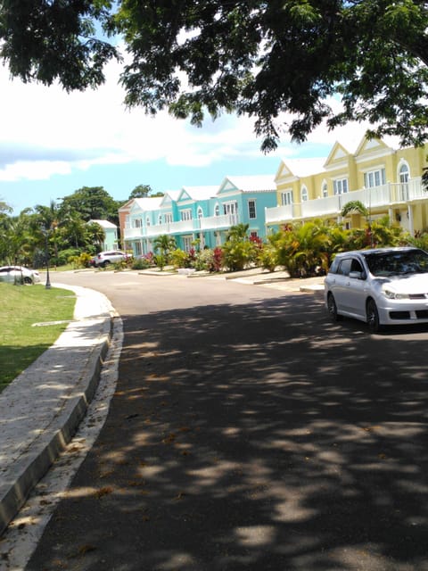 Little Bay Country Club Community 
