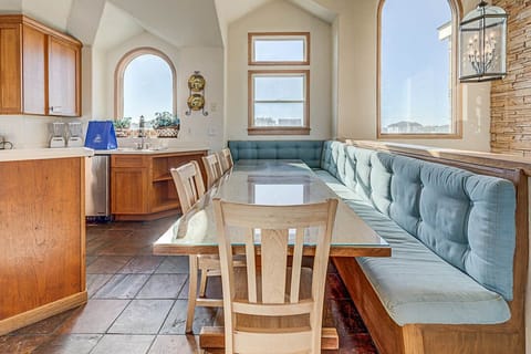 Top-Level Dining Room with Additional Table (seats 8)