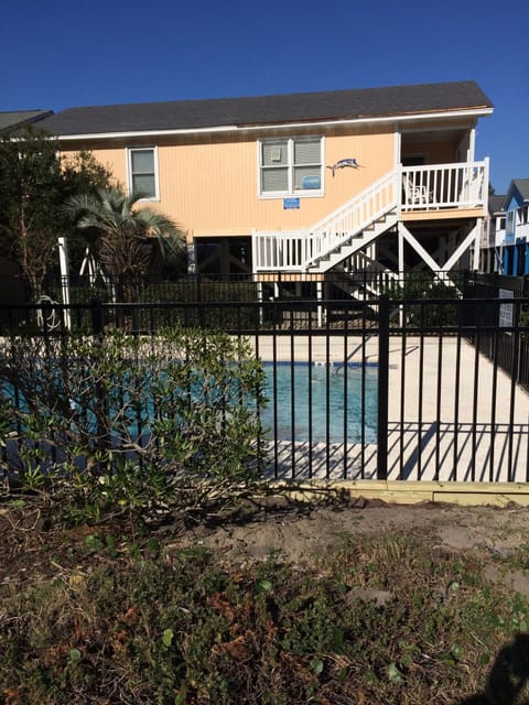 104G Sunset Square Dr. “SeaLaVie” 2BR/2BA raised beach house, oceanview 2nd row