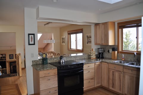 Super kitchen with all appliances and plenty of counter space.