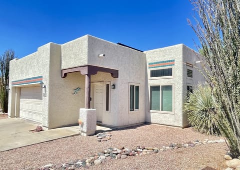 Cozy Tucson Abode - Just Like Grandma's