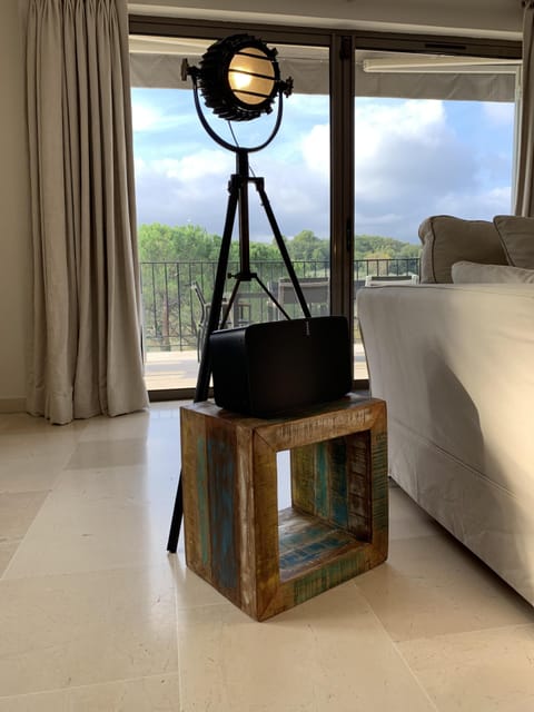 Top of the line SONOS Play 5 audio entertainment available