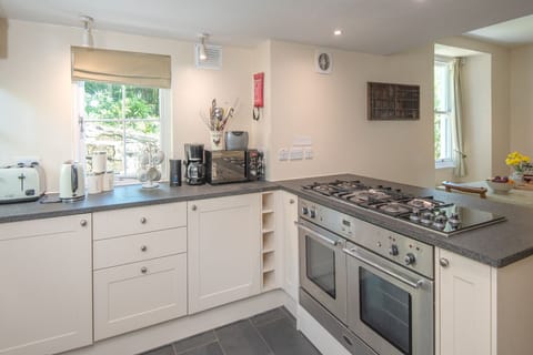 The kitchen with Rangemaster cooker