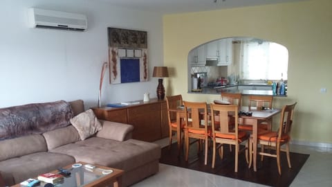 Lounge / Dining area. Open view to kichen