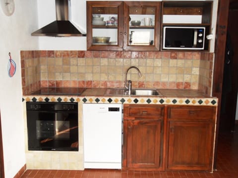 Fully equipped and freshly renovated kitchen area