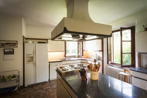 The well equipped kitchen