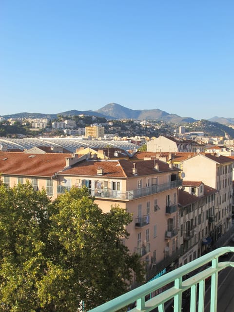 View of the lounge and the room without face to face