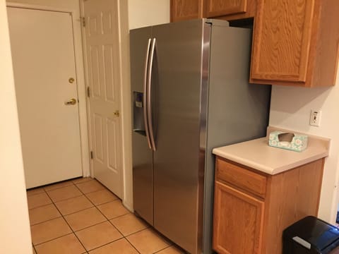 Samsung side-by-side fridge with ice maker! 