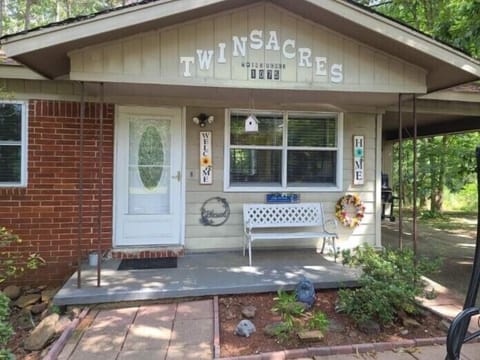 A summer visit to TwinsAcres Vacation Home and Heber Springs AR