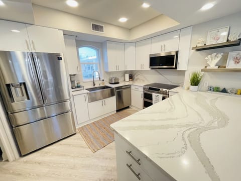 Modern newly renovated kitchen with everything you need to entertain!