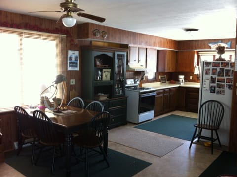 Kitchen & dining rm.