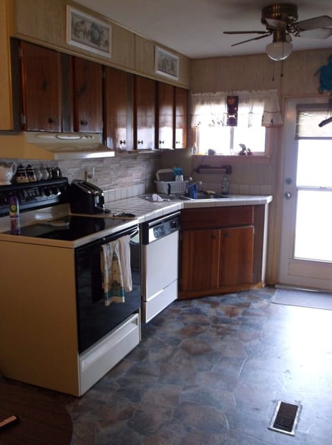 Left Hand Side Of Kitchen!