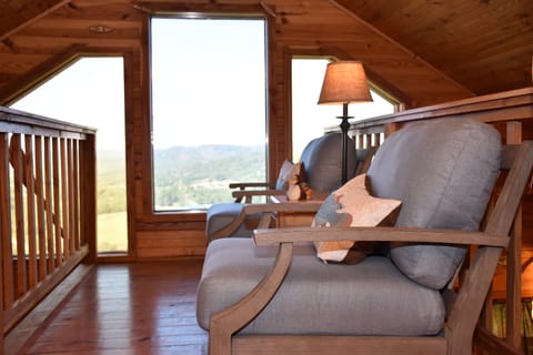 Sitting area - upper level - loft - perfect for reading or enjoying the view