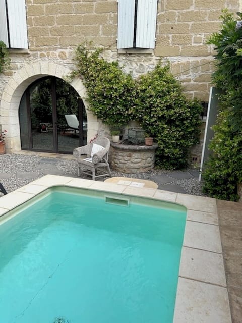 Terasse, lounge and pool area