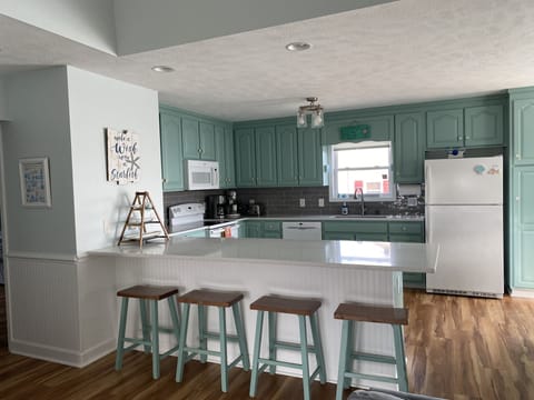 Quartz Countertops and tile backsplash (2024)