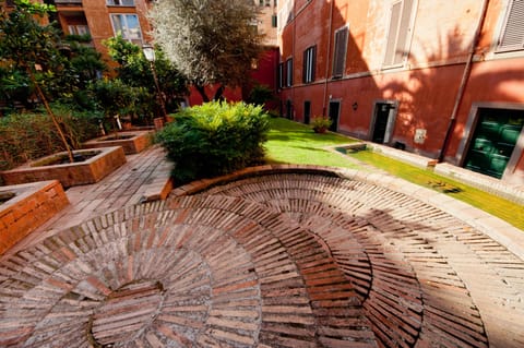 courtyard  garden