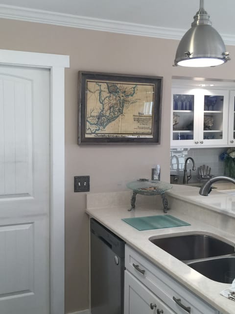 Dishwasher and double sinks add convenience all while enjoying an amazing view! 