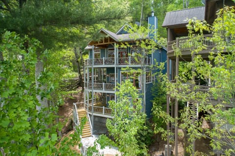 Side view with steps down to lakefront.