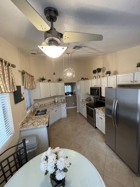 8 ceiling fans in the home + stainless steel in the kitchen and more dining!