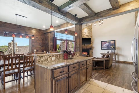 Breakfast bar with seating for 3