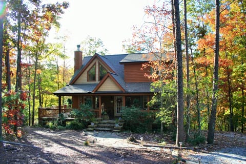 Cozy cabin  for your peaceful getaway!!

