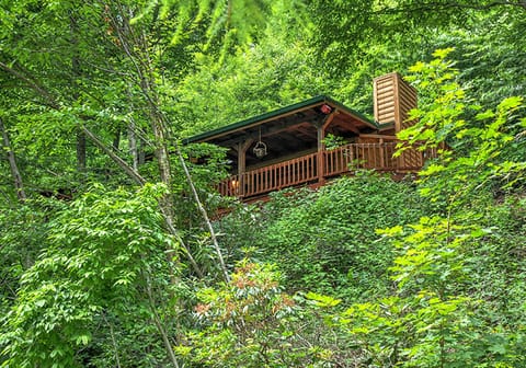 Come stay at our Luxury Logs Cabin if you are ready for some peace and quiet.