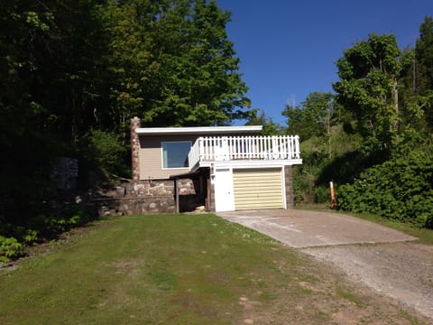 2 bedroom cabin with small attached garage overlooking Lake Superior 