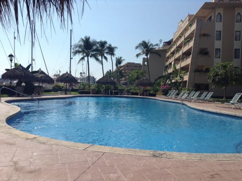 Welcome - Relax and unwind by the marina side pool 