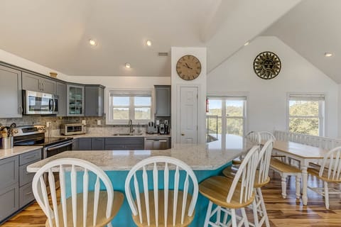 Top-Level Kitchen with Island (seats 5)