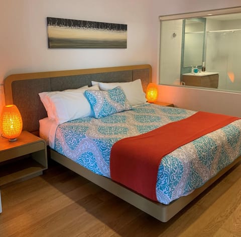 Main Bedroom: King Size bed