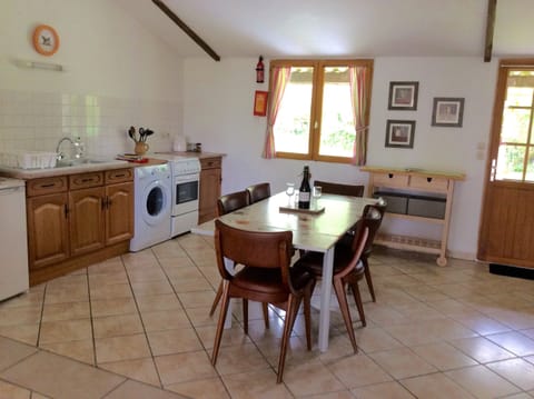 Kitchen/ Dining Area