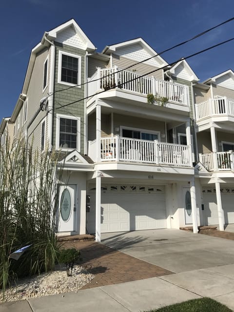 Unit is lower unit with covered deck