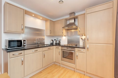 Fully fitted Kitchen