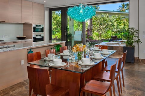 SeaGlass Villa 810 Indoor Dining for 8 with Contemporary Decor and Bold Artwork