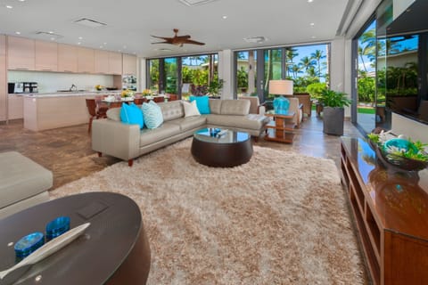 Leather Sofas Large Flat Screen HD TV Surround Sound Direct Access Outdoor Patio