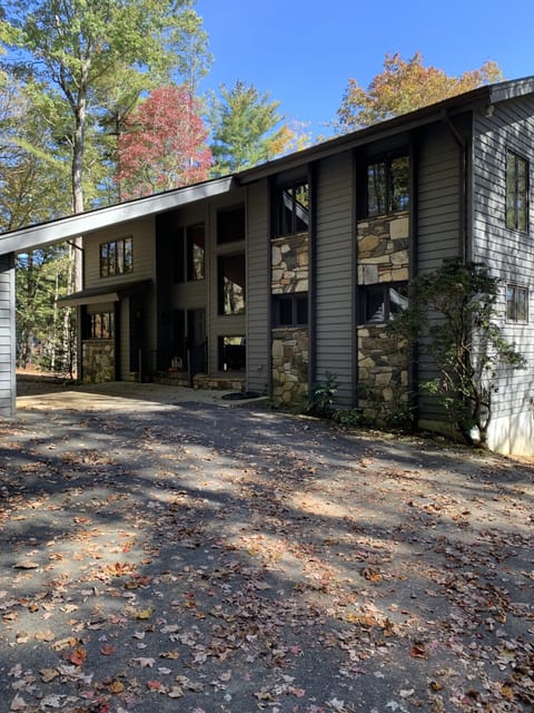 Front of beautiful split level home w/
covered entryway